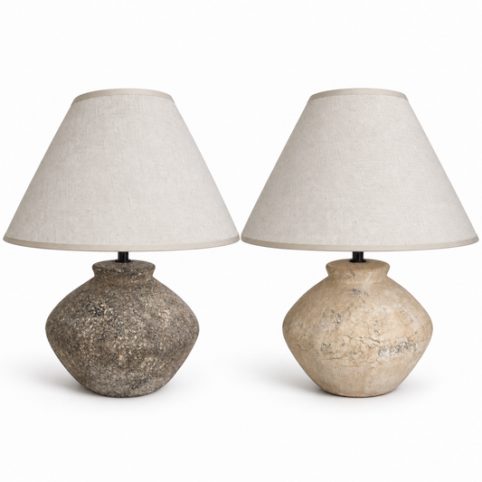 Candeeiro de Mesa LARRY – Cerâmica Efeito Pedra com Abajur em Tela